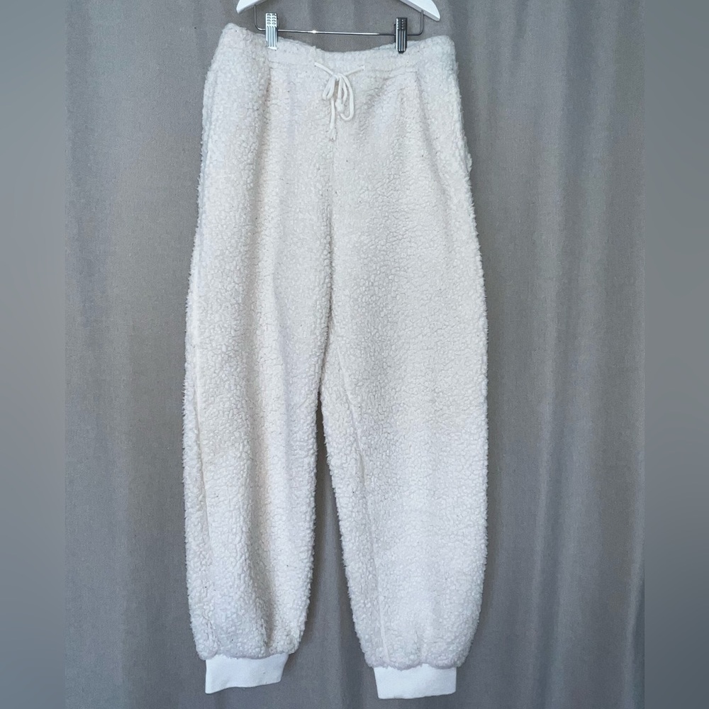 Sherpa White Love Tale Sweatpants w Pockets